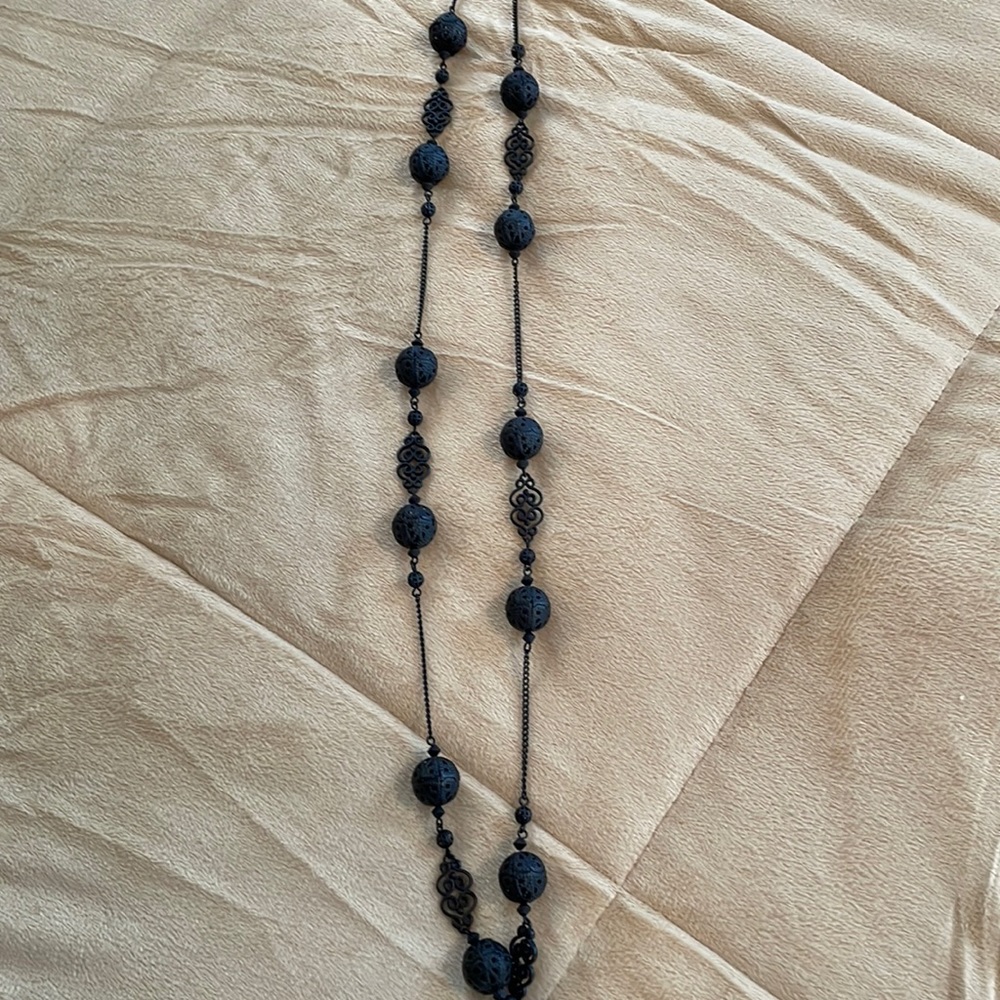 Black on black necklace - Picture 2 of 3